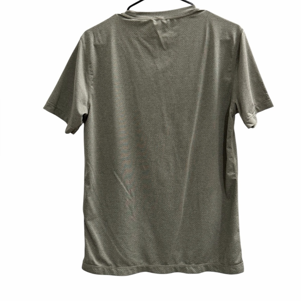 VUORI Tradewind Performance Tee Army Heather Size Small - Picture 4 of 5